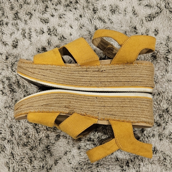 Dr. Scholls Open Toe Mustard Yellow 2.25" Wedge Espadrilles Hook Loop Close SZ 8 - Picture 6 of 13
